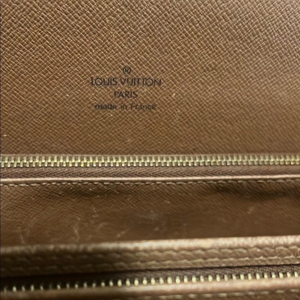 She’s Turning 30! Vintage 1996 Louis Vuitton Courcelles Monogram Crossbody Bag - Picture 9 of 11